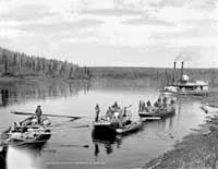 B2863: traders leaving Athabasca Landing for the north, 1901